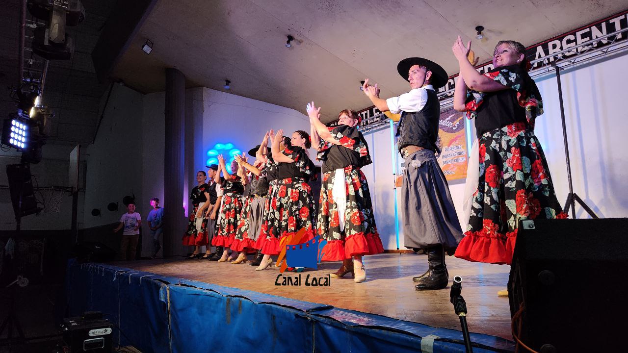 AMANECER 5 CUMPLE 44 AÑOS DE FOLKLORE EN LA CARLOTA