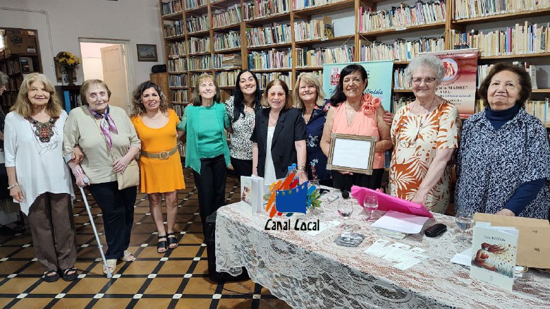 MARI BETTI PRESENTÓ SU LIBRO EN LA CARLOTA
