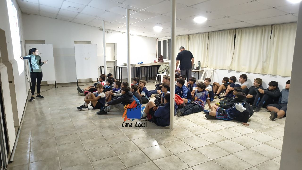 CHARLAS A NIÑOS DEL CLUB JORGE ROSS DE LA CARLOTA