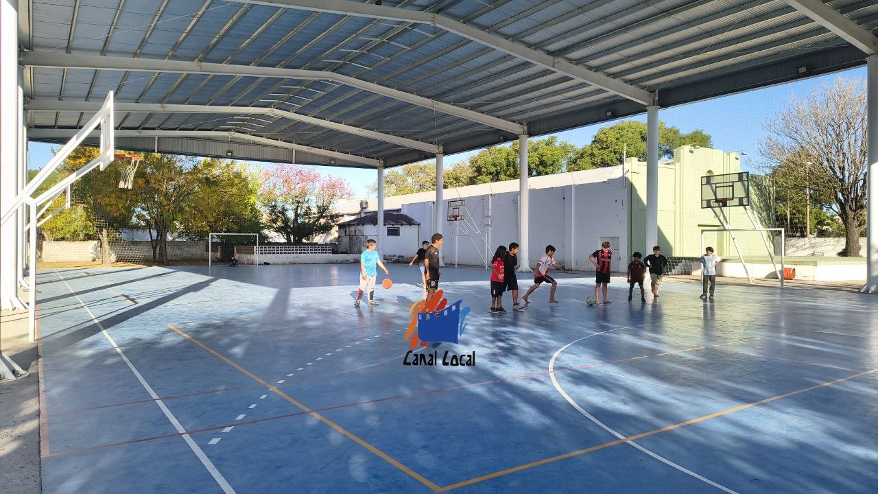 EL POLI DE LA CARLOTA SE LLENA DE DEPORTES